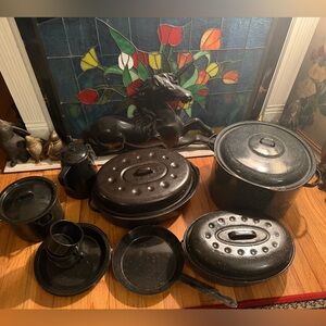 Vintage enameled wear spackled kitchen set: roasters, large stock pot, kettle +